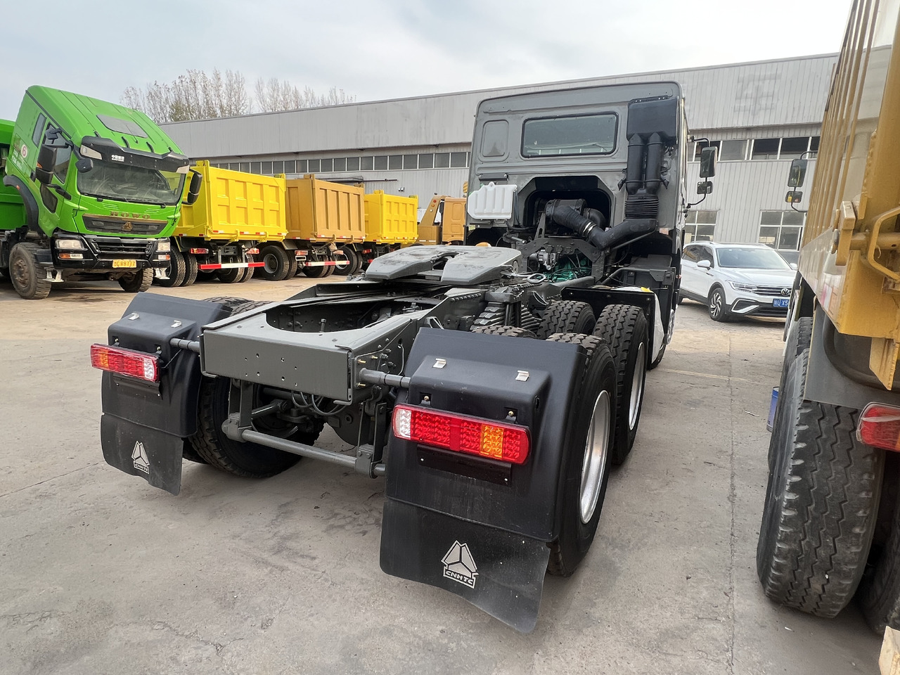 SINOTRUK HOWO - Tractor unit: picture 3 SINOTRUK HOWO - Tractor unit: picture 3