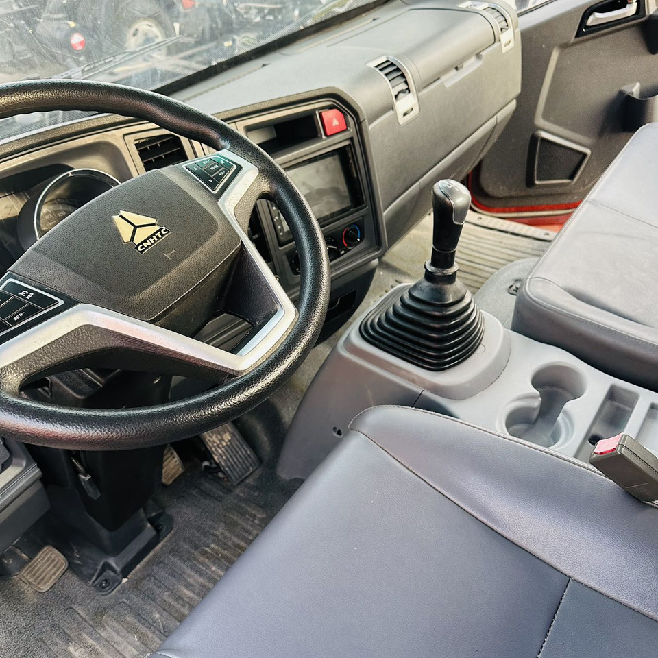 SINOTRUK HOWO - Tractor unit: picture 5 SINOTRUK HOWO - Tractor unit: picture 5