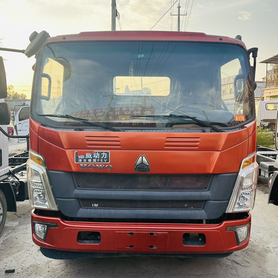 SINOTRUK HOWO - Tractor unit: picture 1 SINOTRUK HOWO - Tractor unit: picture 1