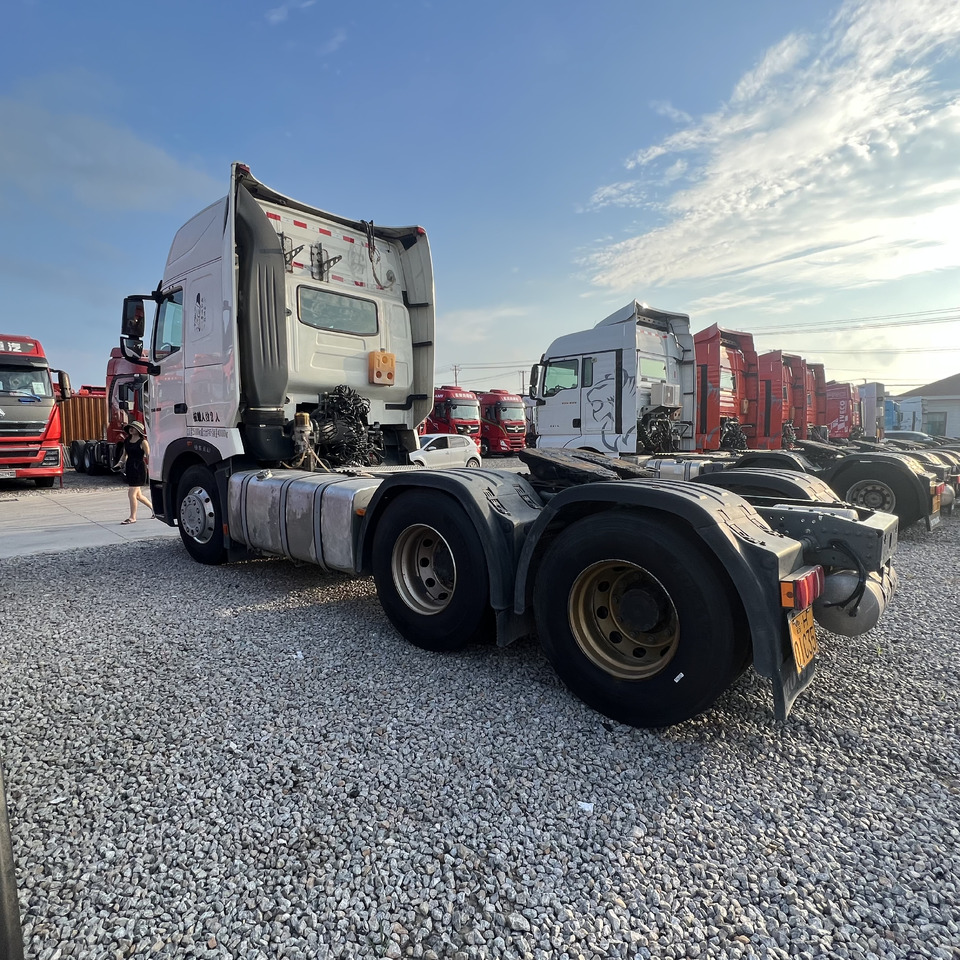 SINOTRUK HOWO - Tractor unit: picture 3 SINOTRUK HOWO - Tractor unit: picture 3