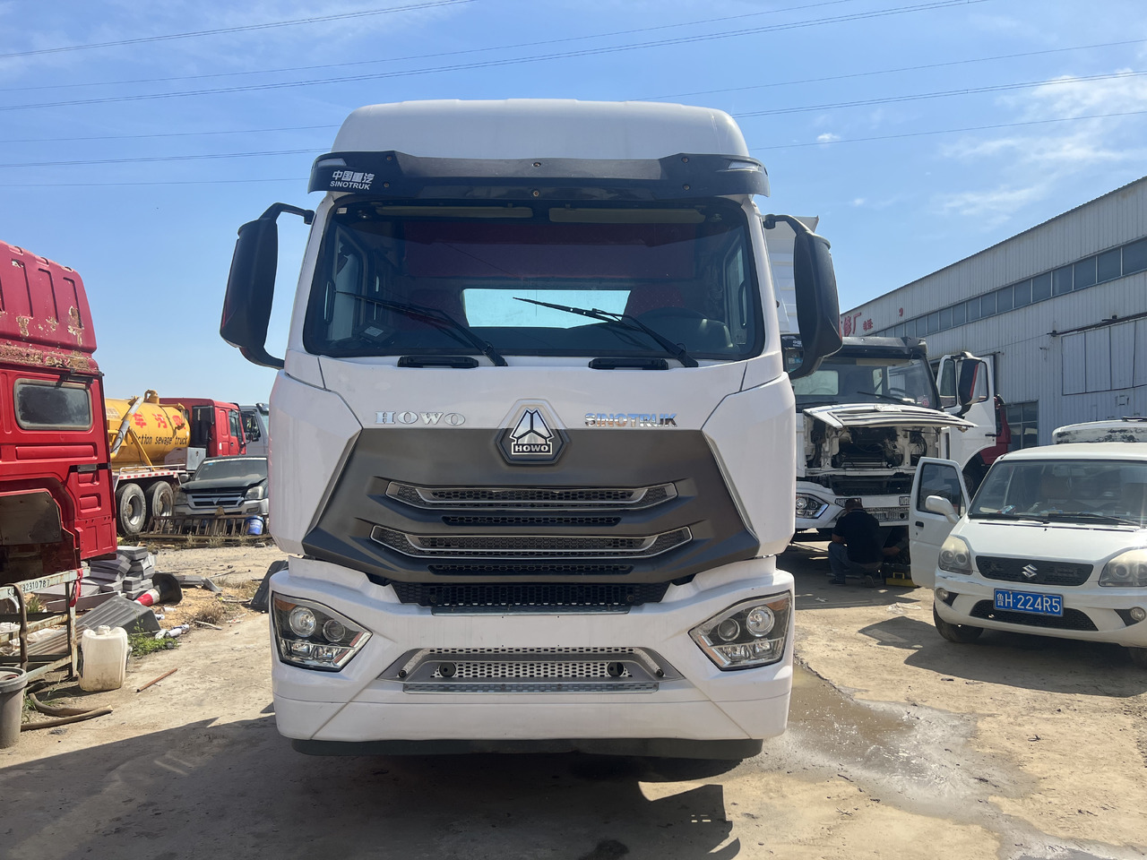 SINOTRUK HOWO - Tractor unit: picture 3 SINOTRUK HOWO - Tractor unit: picture 3