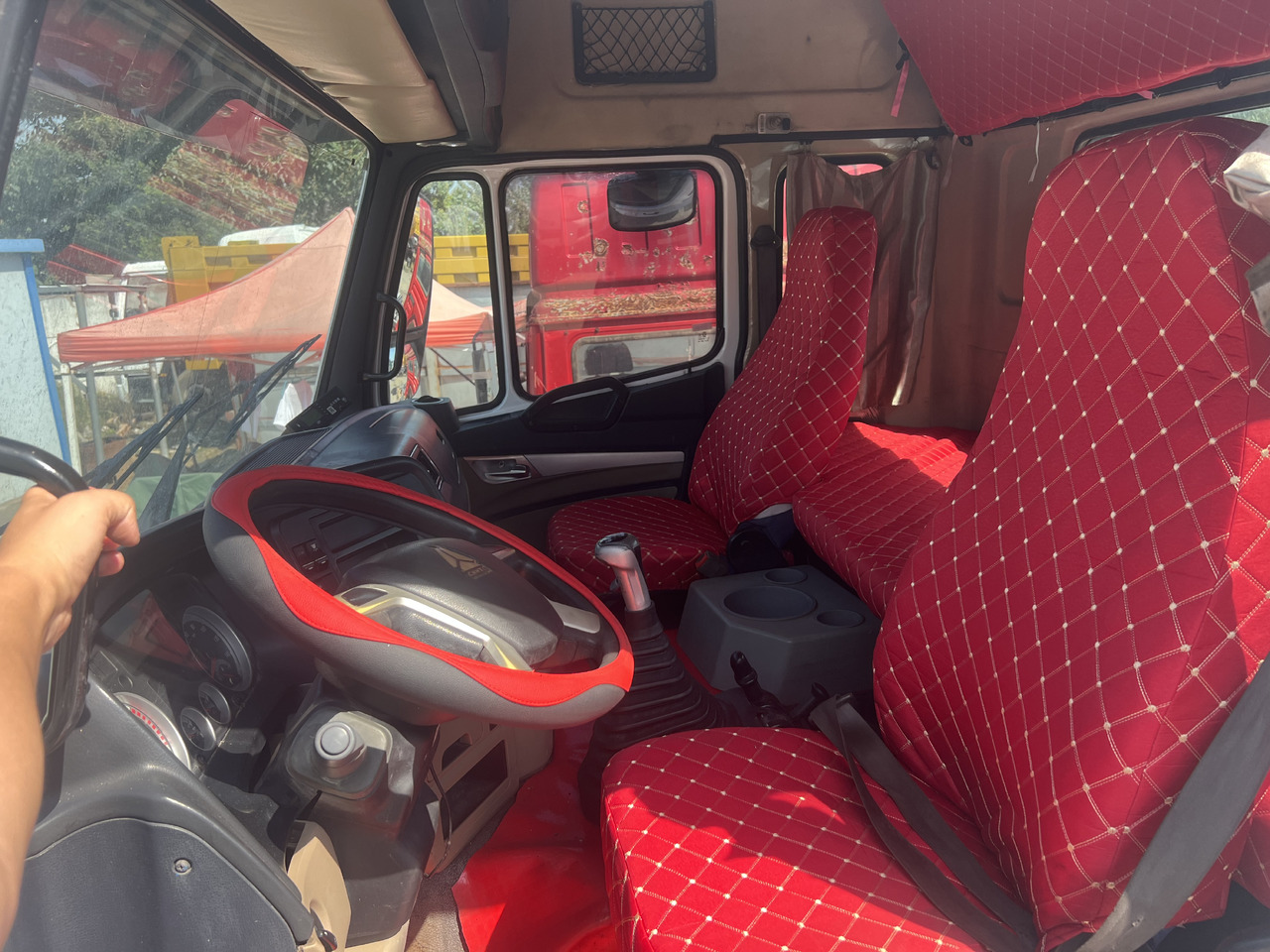 SINOTRUK HOWO - Tractor unit: picture 4 SINOTRUK HOWO - Tractor unit: picture 4