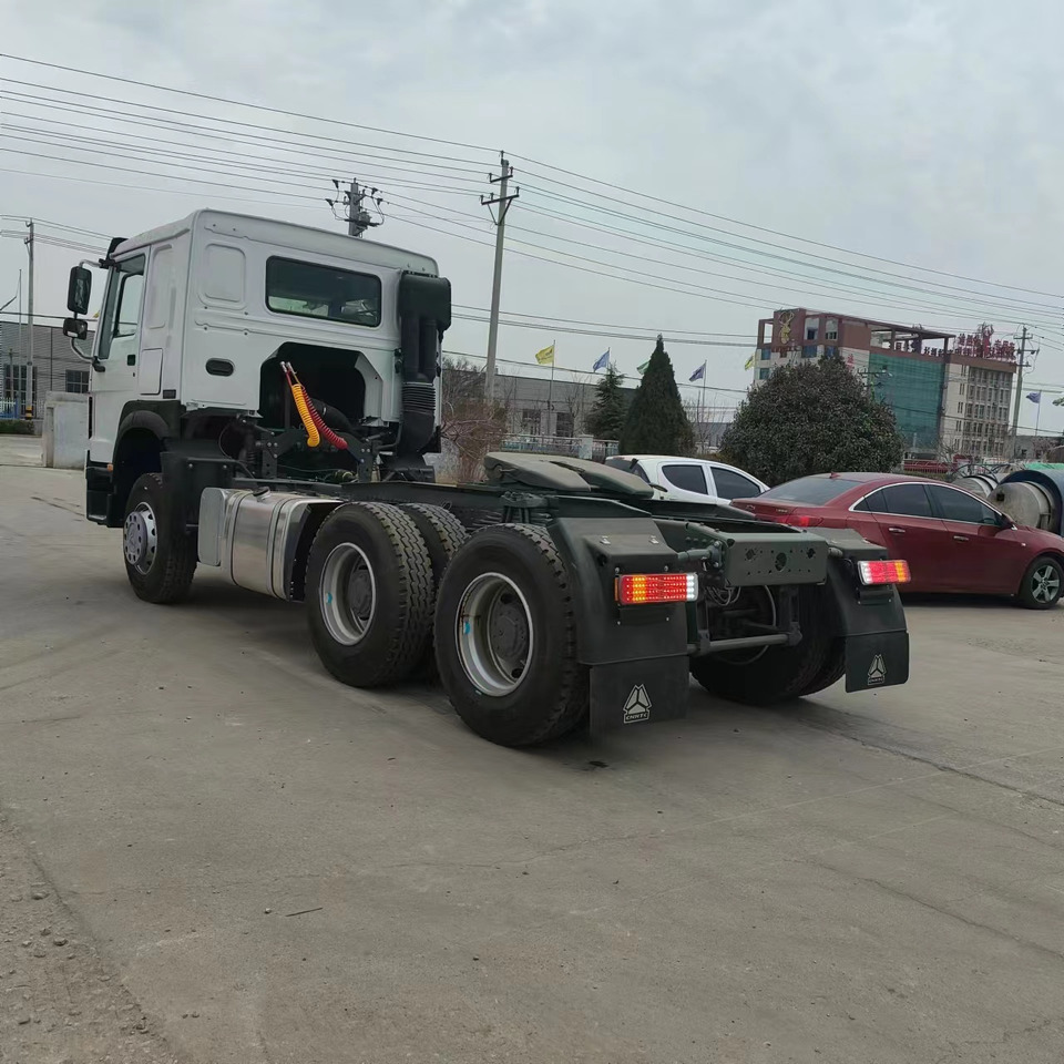 SINOTRUK HOWO trailer head - Tractor unit: picture 4 SINOTRUK HOWO trailer head - Tractor unit: picture 4