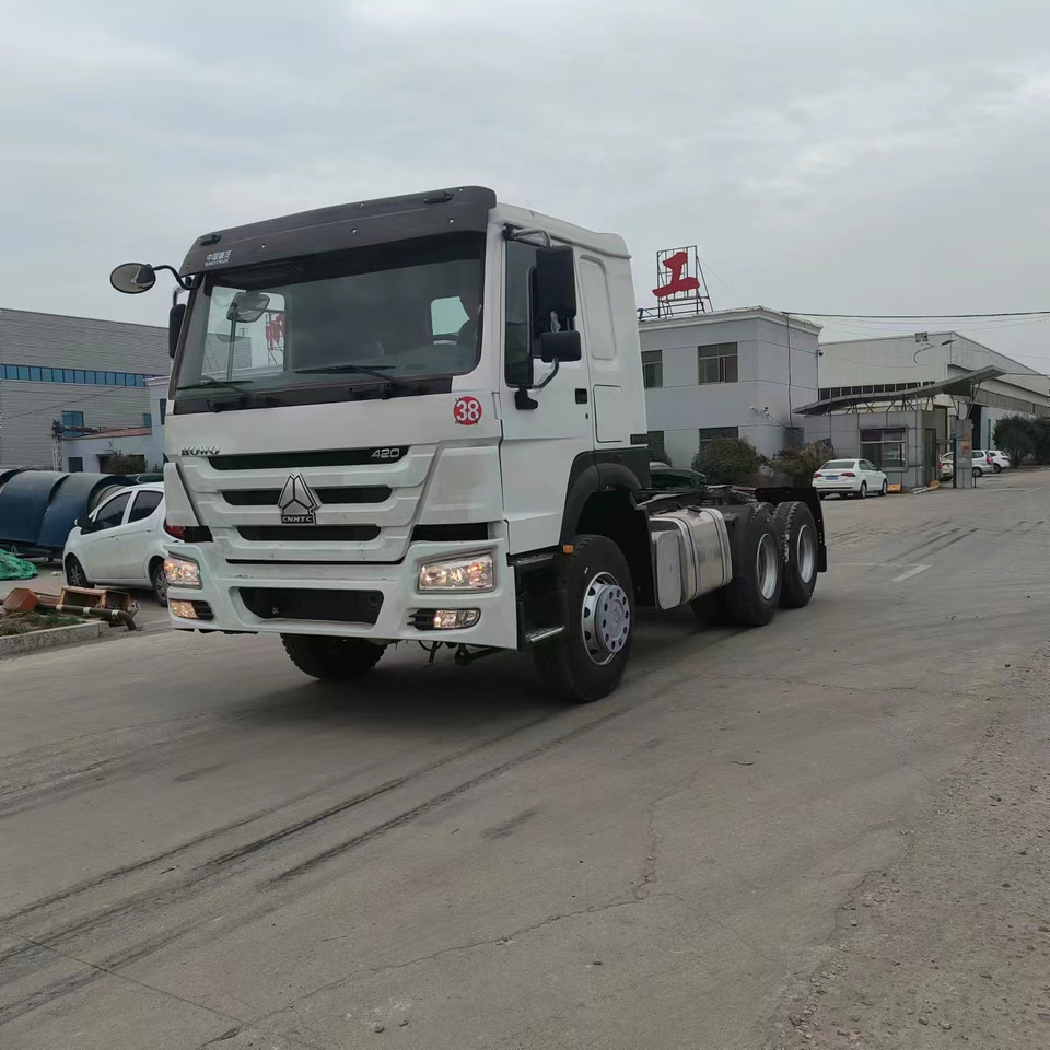 SINOTRUK HOWO trailer head - Tractor unit: picture 2 SINOTRUK HOWO trailer head - Tractor unit: picture 2