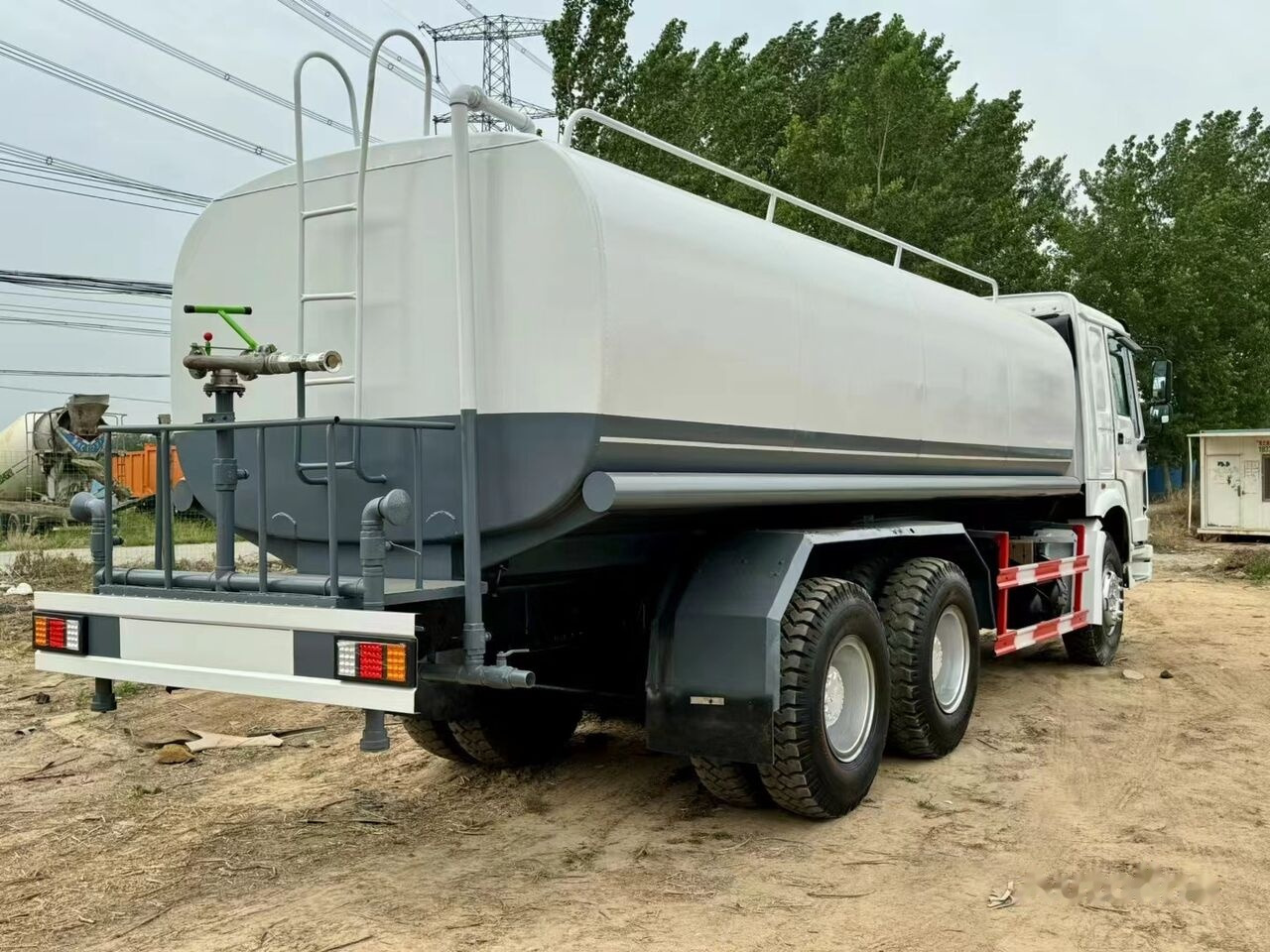 Sinotruk Howo 6*4 20cm³ - Utility/ Special vehicle: picture 5 Sinotruk Howo 6*4 20cm³ - Utility/ Special vehicle: picture 5