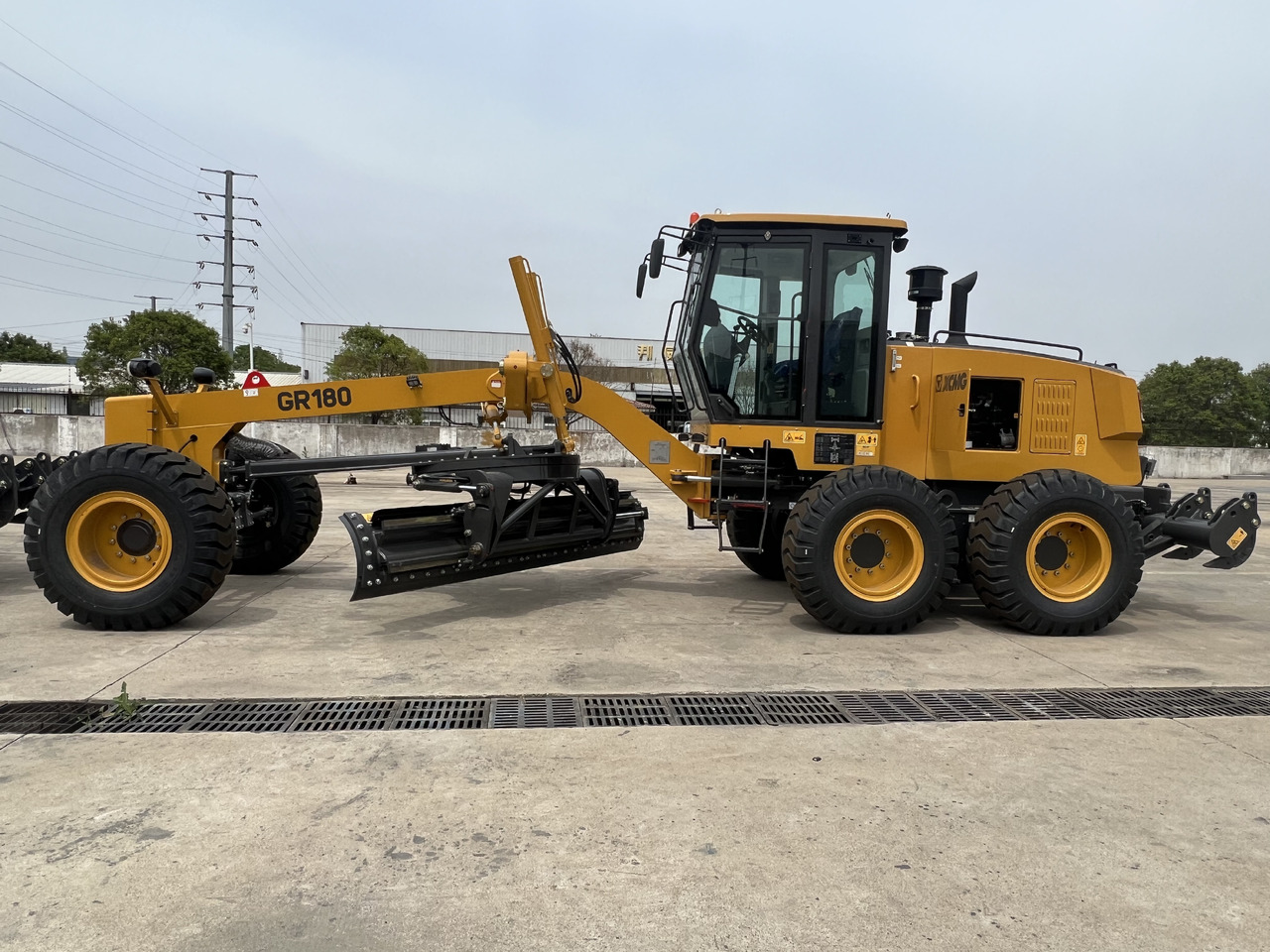 XCMG GR180 - Grader: picture 3 XCMG GR180 - Grader: picture 3