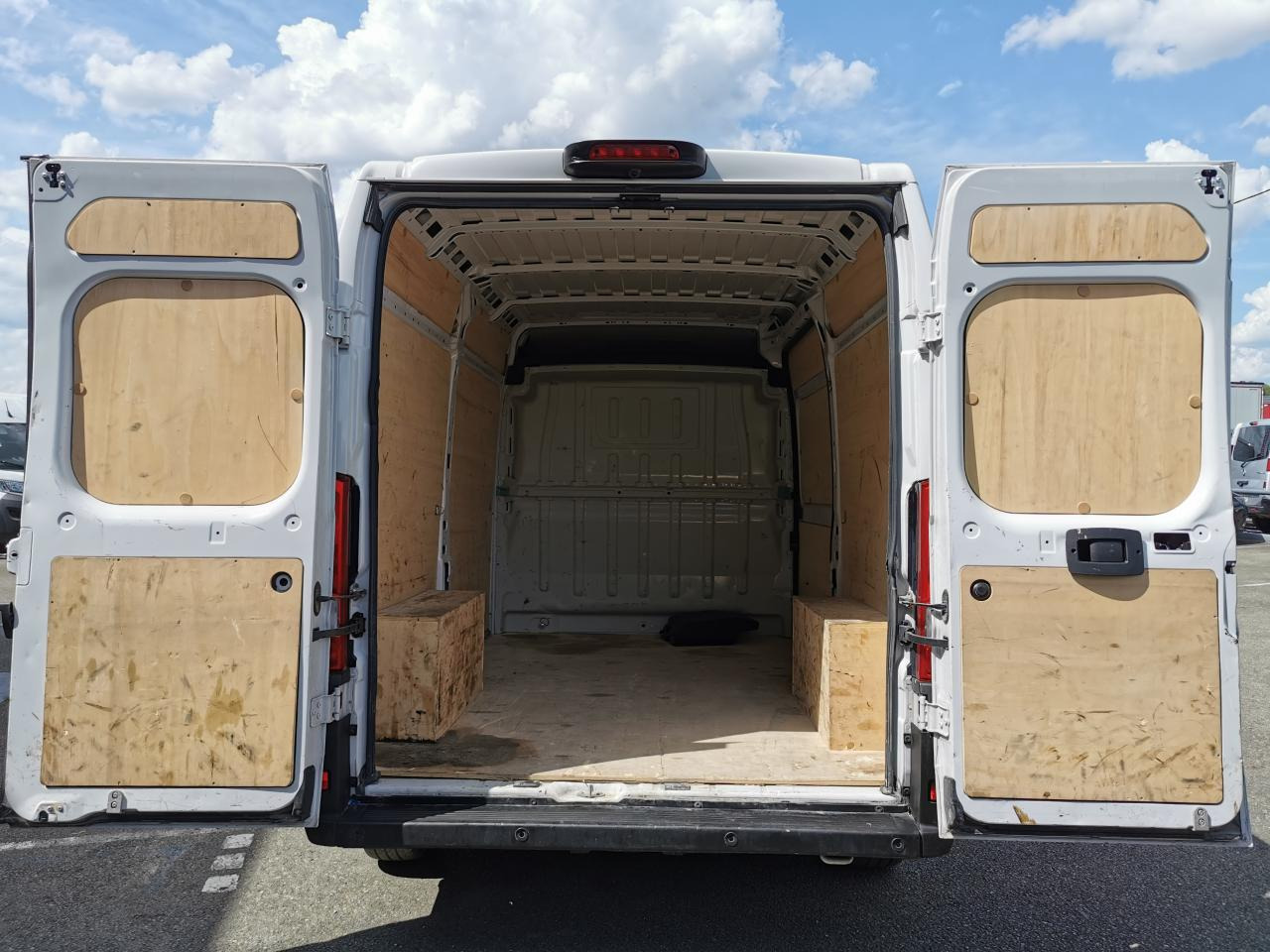 CITROEN Jumper 3.5t L2H2 2.2 HDi S&S - 140 III FOURGON TOLE Fourgon Tolé 35 L2H2 PHASE 3 - Panel van: picture 3 CITROEN Jumper 3.5t L2H2 2.2 HDi S&S - 140 III FOURGON TOLE Fourgon Tolé 35 L2H2 PHASE 3 - Panel van: picture 3