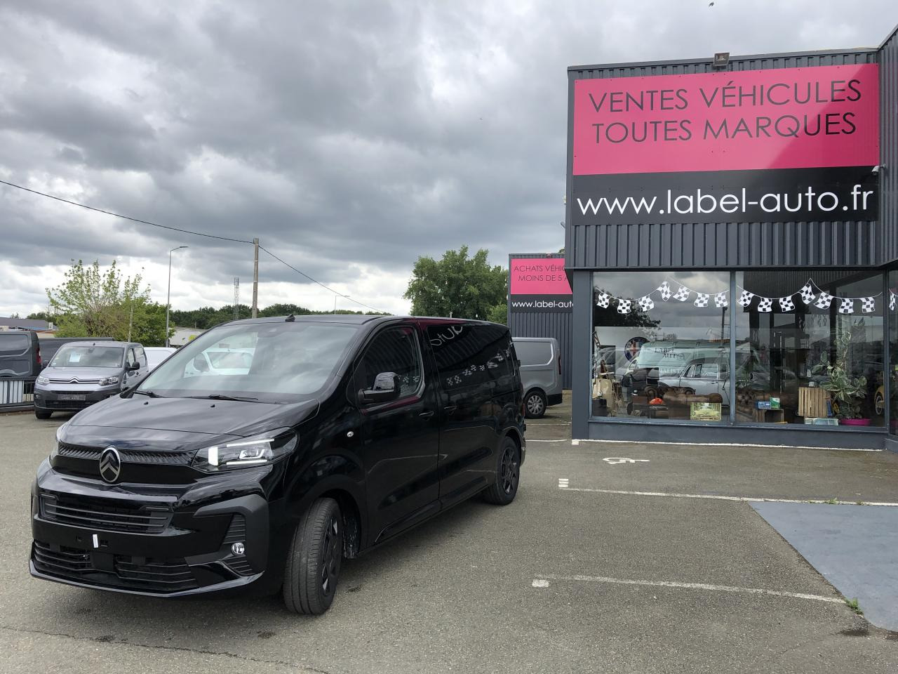 CITROEN jumpy XL 2.0 BLUEHDI 180CH S&S CABINE APPROFONDIE FIXE EAT8 5 PLACES - Panel van: picture 5 CITROEN jumpy XL 2.0 BLUEHDI 180CH S&S CABINE APPROFONDIE FIXE EAT8 5 PLACES - Panel van: picture 5