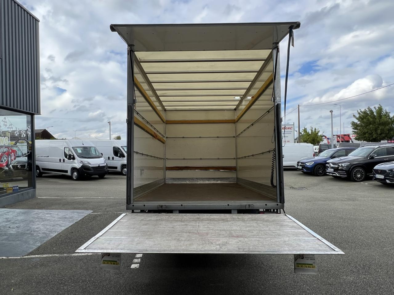 IVECO Daily 35 C 16 S&S (Quad-Leaf) CHASSIS CABINE 2014 35C/35S Chassis cabine 35 C Epmt.4.1 PHASE 4 - Closed box van: picture 3 IVECO Daily 35 C 16 S&S (Quad-Leaf) CHASSIS CABINE 2014 35C/35S Chassis cabine 35 C Epmt.4.1 PHASE 4 - Closed box van: picture 3