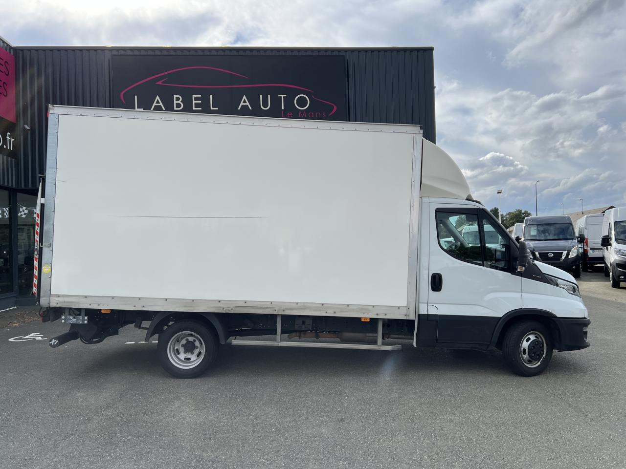IVECO Daily 35 C 16 S&S (Quad-Leaf) CHASSIS CABINE 2014 35C/35S Chassis cabine 35 C Epmt.4.1 PHASE 4 - Closed box van: picture 1 IVECO Daily 35 C 16 S&S (Quad-Leaf) CHASSIS CABINE 2014 35C/35S Chassis cabine 35 C Epmt.4.1 PHASE 4 - Closed box van: picture 1