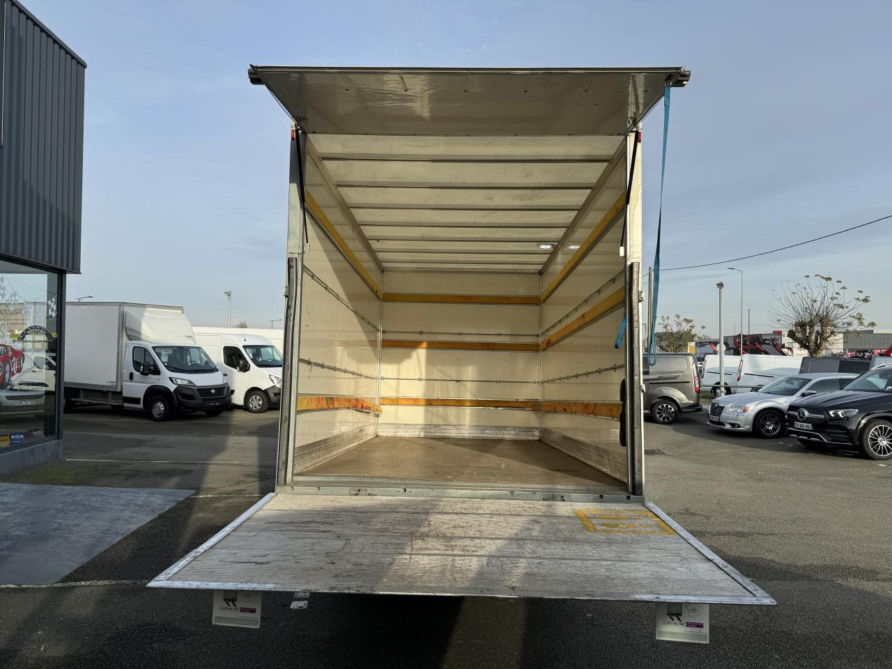 IVECO Daily 35 C 16H3.0 - BV Hi-Matic (Quad-Tor) CHASSIS CABINE 2014 35C/35S Chassis cabine 35 C Epmt.4.1 - Closed box van: picture 3 IVECO Daily 35 C 16H3.0 - BV Hi-Matic (Quad-Tor) CHASSIS CABINE 2014 35C/35S Chassis cabine 35 C Epmt.4.1 - Closed box van: picture 3