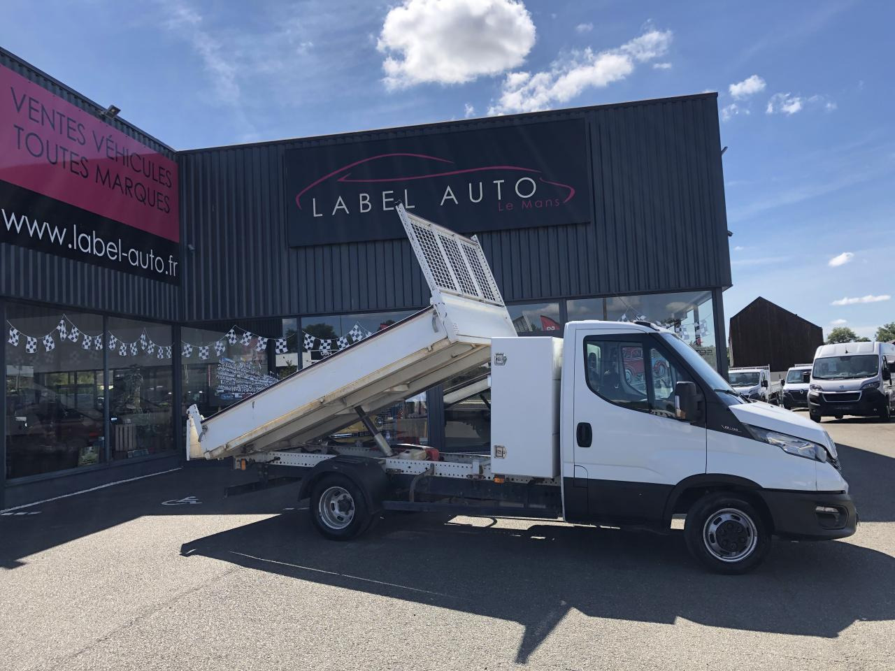 IVECO Daily 35C14 3T5 BENNE + COFFRE RJ 2.3L 140CH - Tipper van: picture 1 IVECO Daily 35C14 3T5 BENNE + COFFRE RJ 2.3L 140CH - Tipper van: picture 1