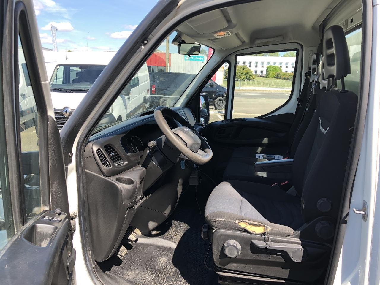 IVECO Daily 35C14 3T5 BENNE + COFFRE RJ 2.3L 140CH - Tipper van: picture 5 IVECO Daily 35C14 3T5 BENNE + COFFRE RJ 2.3L 140CH - Tipper van: picture 5