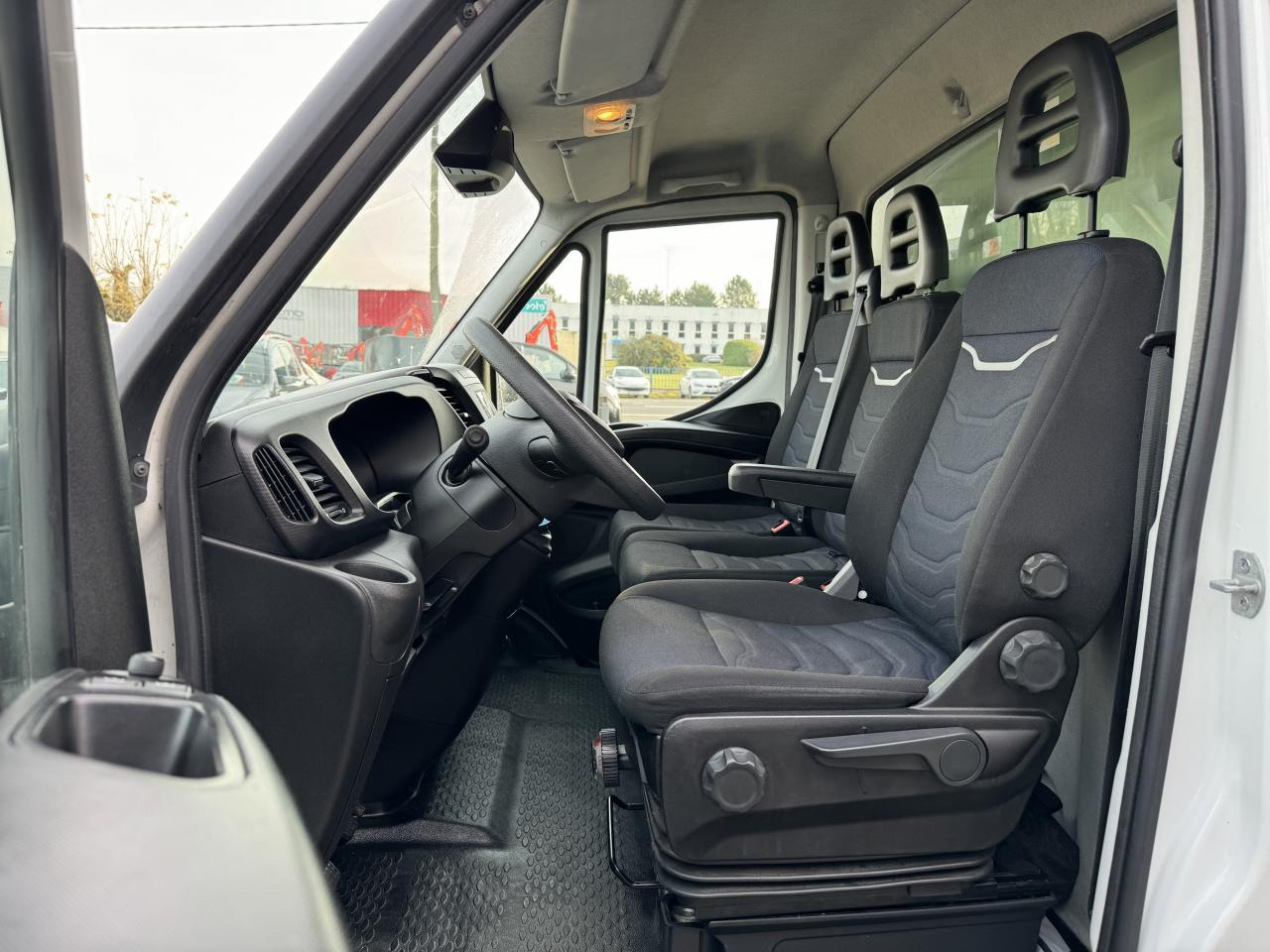 IVECO Daily 35C16 CAISSE HAYON 20M3 RJ 3.0L 160CH - Closed box van: picture 5 IVECO Daily 35C16 CAISSE HAYON 20M3 RJ 3.0L 160CH - Closed box van: picture 5