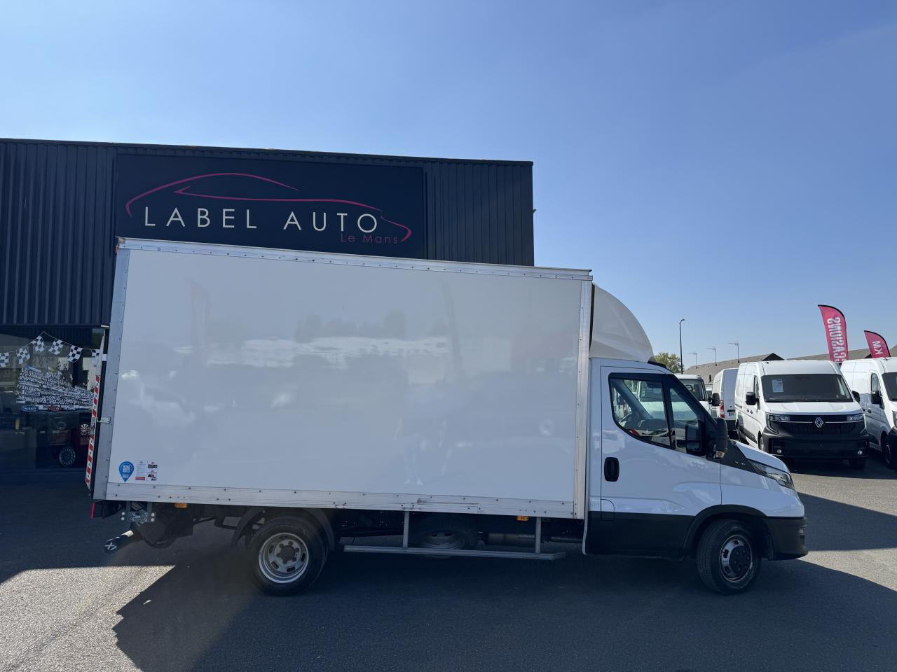 IVECO Daily 35C16 CAISSE HAYON 20M3 RJ 3.0L 160CH - Closed box van: picture 1 IVECO Daily 35C16 CAISSE HAYON 20M3 RJ 3.0L 160CH - Closed box van: picture 1