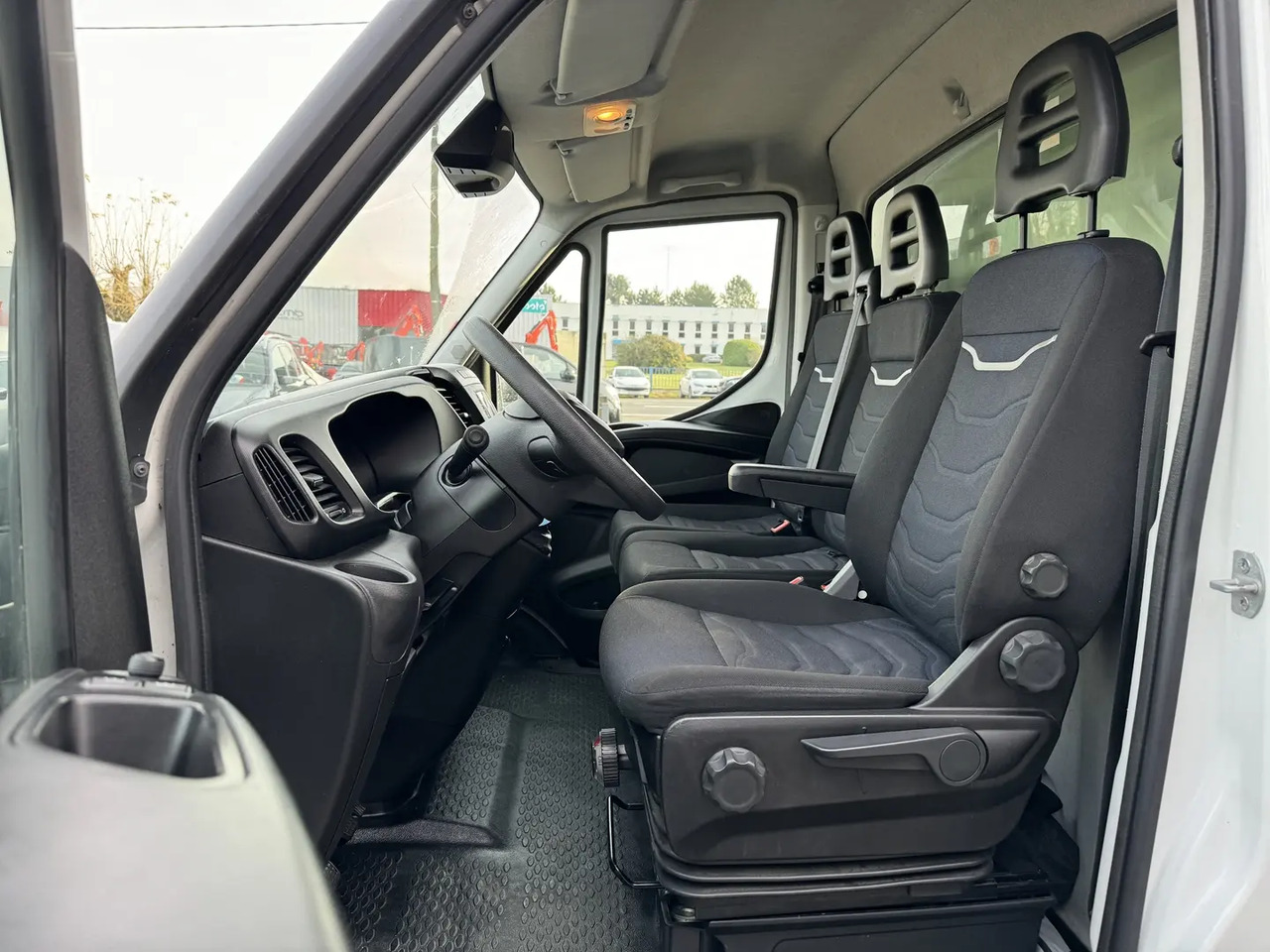 Iveco Daily 35C16 EMPATTEMENT 4100 - Closed box van: picture 5 Iveco Daily 35C16 EMPATTEMENT 4100 - Closed box van: picture 5