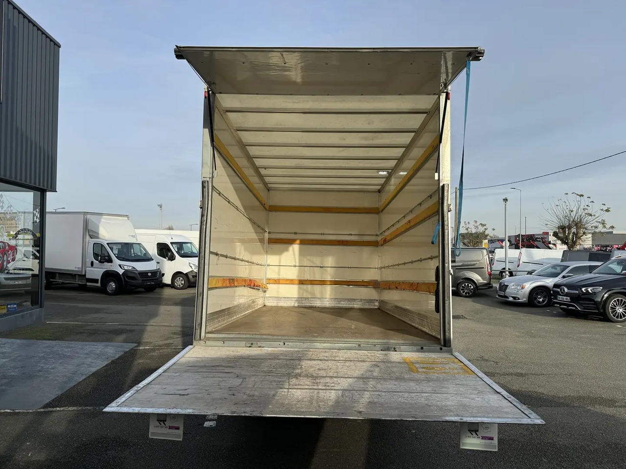 Iveco Daily 35C16H3.0 D EMPATTEMENT 4100 - Closed box van: picture 3 Iveco Daily 35C16H3.0 D EMPATTEMENT 4100 - Closed box van: picture 3