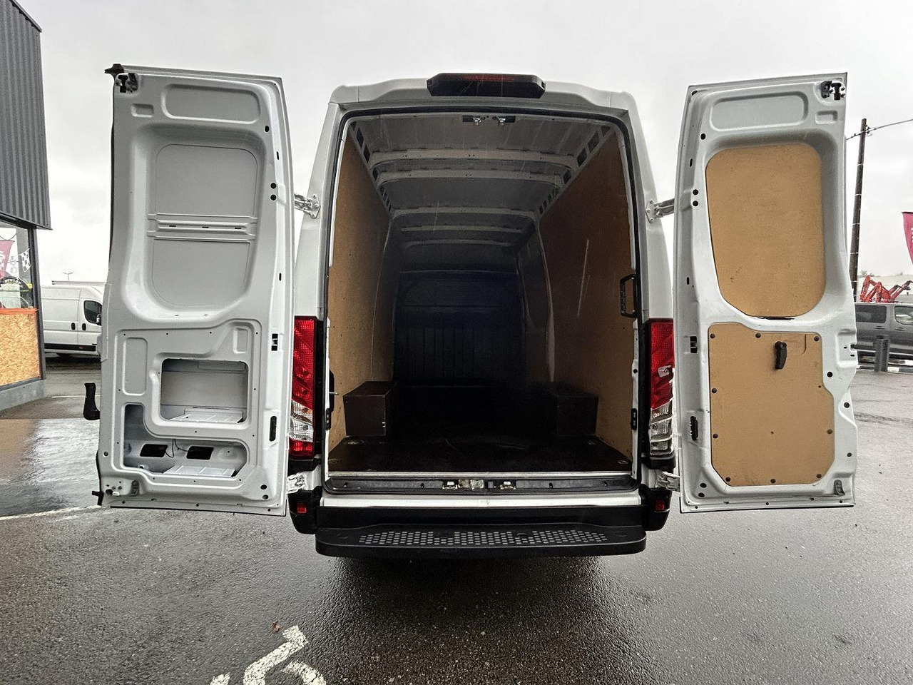 Iveco Daily 35S14 V12 - Panel van: picture 2 Iveco Daily 35S14 V12 - Panel van: picture 2