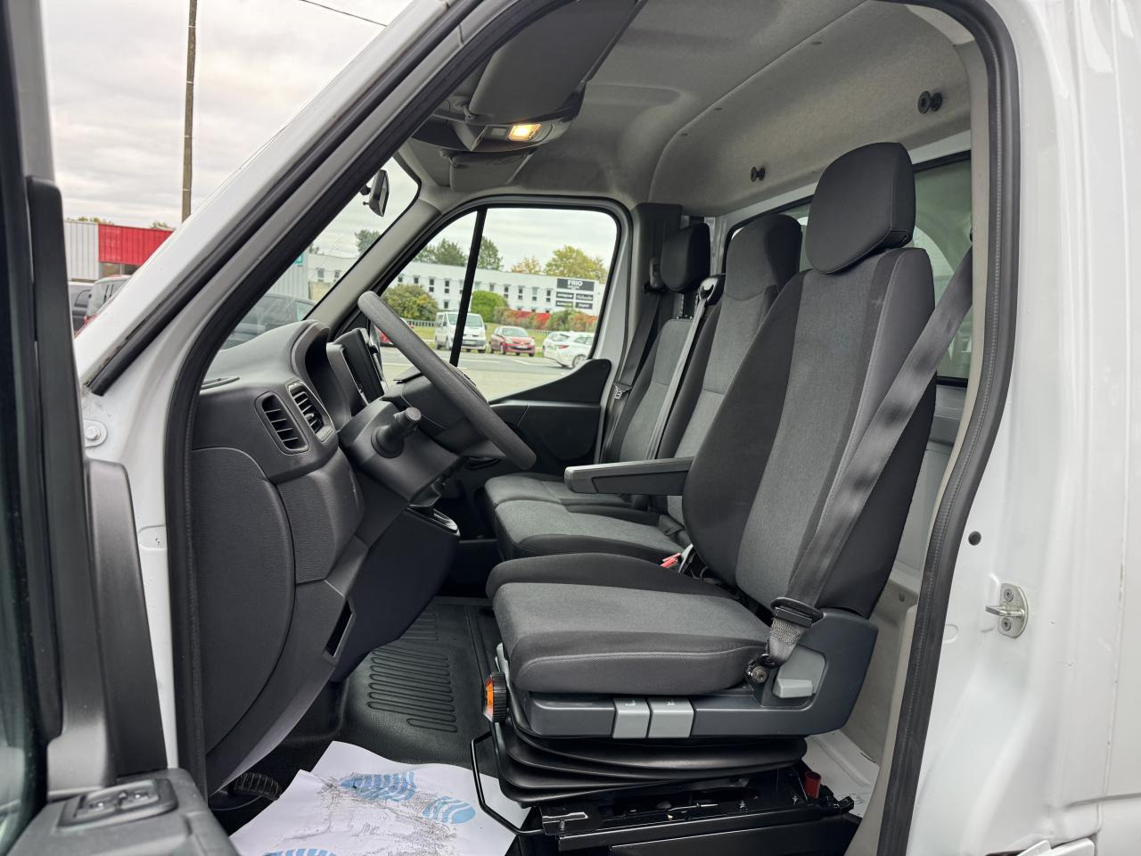 NISSAN Interstar Acenta 3.5t L4H1 2.3 dCi 165Ch CHASSIS CABINE BACHE - Curtain side van: picture 4 NISSAN Interstar Acenta 3.5t L4H1 2.3 dCi 165Ch CHASSIS CABINE BACHE - Curtain side van: picture 4