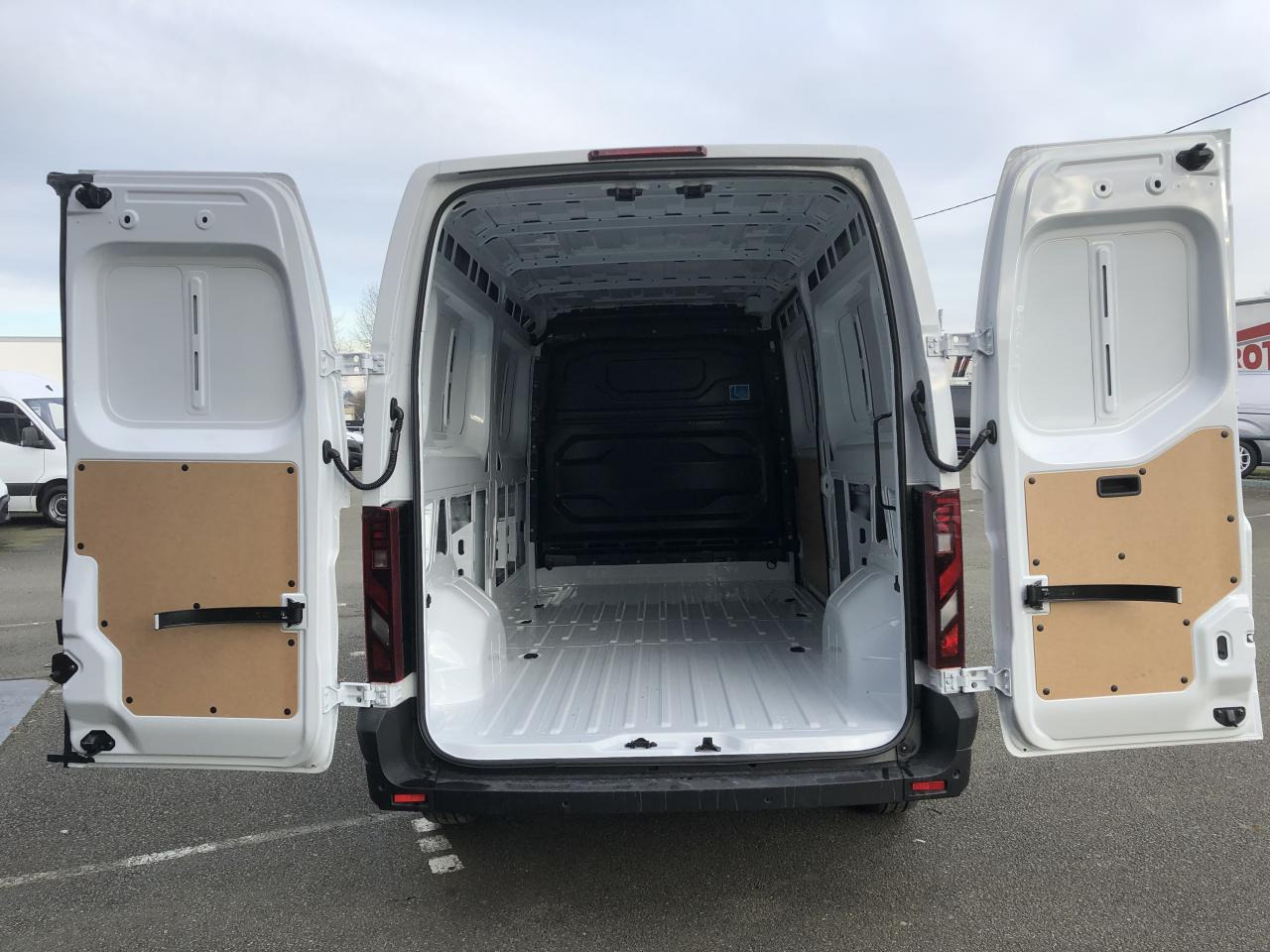 NISSAN interstar L3H2 3T5 2.0 DCI 150CH EURO6E N-CONNECTA GARANTIE 5 ANS ! - Panel van: picture 2 NISSAN interstar L3H2 3T5 2.0 DCI 150CH EURO6E N-CONNECTA GARANTIE 5 ANS ! - Panel van: picture 2