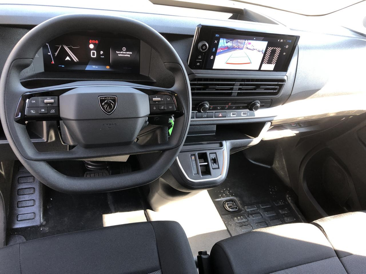 PEUGEOT Expert M 2.0 BlueHDi - 180 S&S - BV EAT8 III FOURGON Fourgon PHASE 2 - Panel van: picture 4 PEUGEOT Expert M 2.0 BlueHDi - 180 S&S - BV EAT8 III FOURGON Fourgon PHASE 2 - Panel van: picture 4