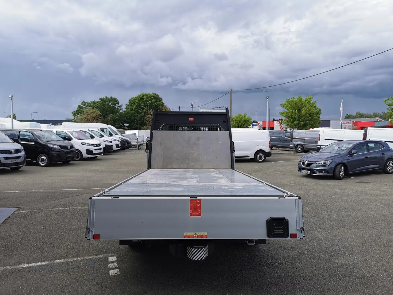 Peugeot Boxer 435 L4 2.2 BLUEHDI 140 S&S PREMIUM - Open body delivery van: picture 3 Peugeot Boxer 435 L4 2.2 BLUEHDI 140 S&S PREMIUM - Open body delivery van: picture 3