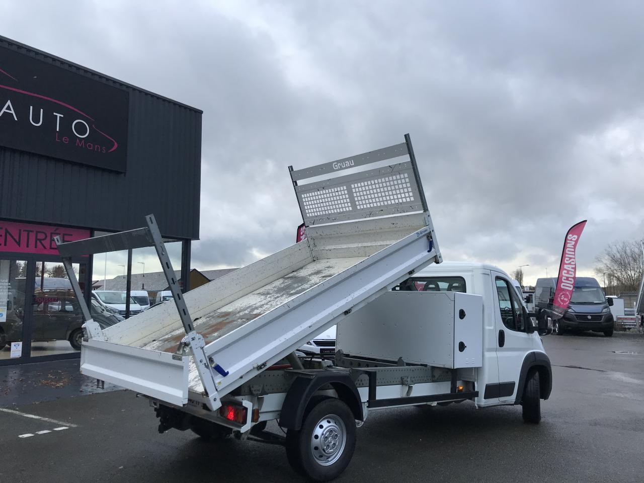 Peugeot Boxer ASPHALT 335 L3 2.2 BlueHDi S&S - 165 III CHASSIS CABINE BENNE COFFRE - Tipper van: picture 5 Peugeot Boxer ASPHALT 335 L3 2.2 BlueHDi S&S - 165 III CHASSIS CABINE BENNE COFFRE - Tipper van: picture 5