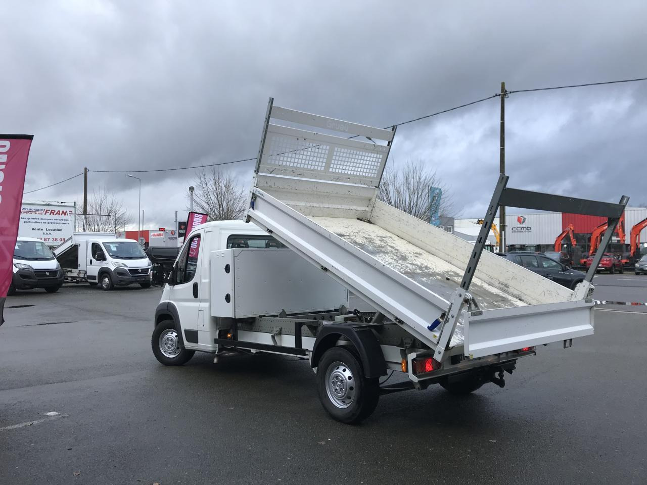 Peugeot Boxer ASPHALT 335 L3 2.2 BlueHDi S&S - 165 III CHASSIS CABINE BENNE COFFRE - Tipper van: picture 4 Peugeot Boxer ASPHALT 335 L3 2.2 BlueHDi S&S - 165 III CHASSIS CABINE BENNE COFFRE - Tipper van: picture 4