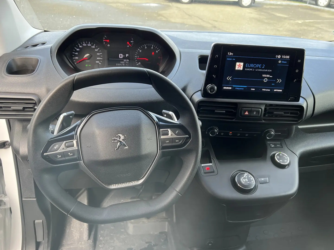 Peugeot Partner STANDARD 650KG BLUEHDI 130CH S&S ASPHALT EAT8 - Panel van: picture 4 Peugeot Partner STANDARD 650KG BLUEHDI 130CH S&S ASPHALT EAT8 - Panel van: picture 4