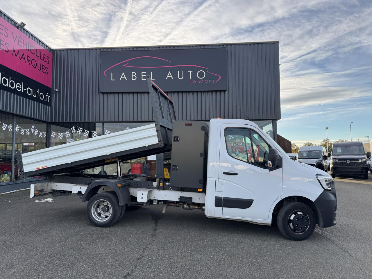 RENAULT MASTER 3T5 BENNE COFFRE RJ 2.3 DCI 145CH PROPULSION - Tipper van: picture 1 RENAULT MASTER 3T5 BENNE COFFRE RJ 2.3 DCI 145CH PROPULSION - Tipper van: picture 1