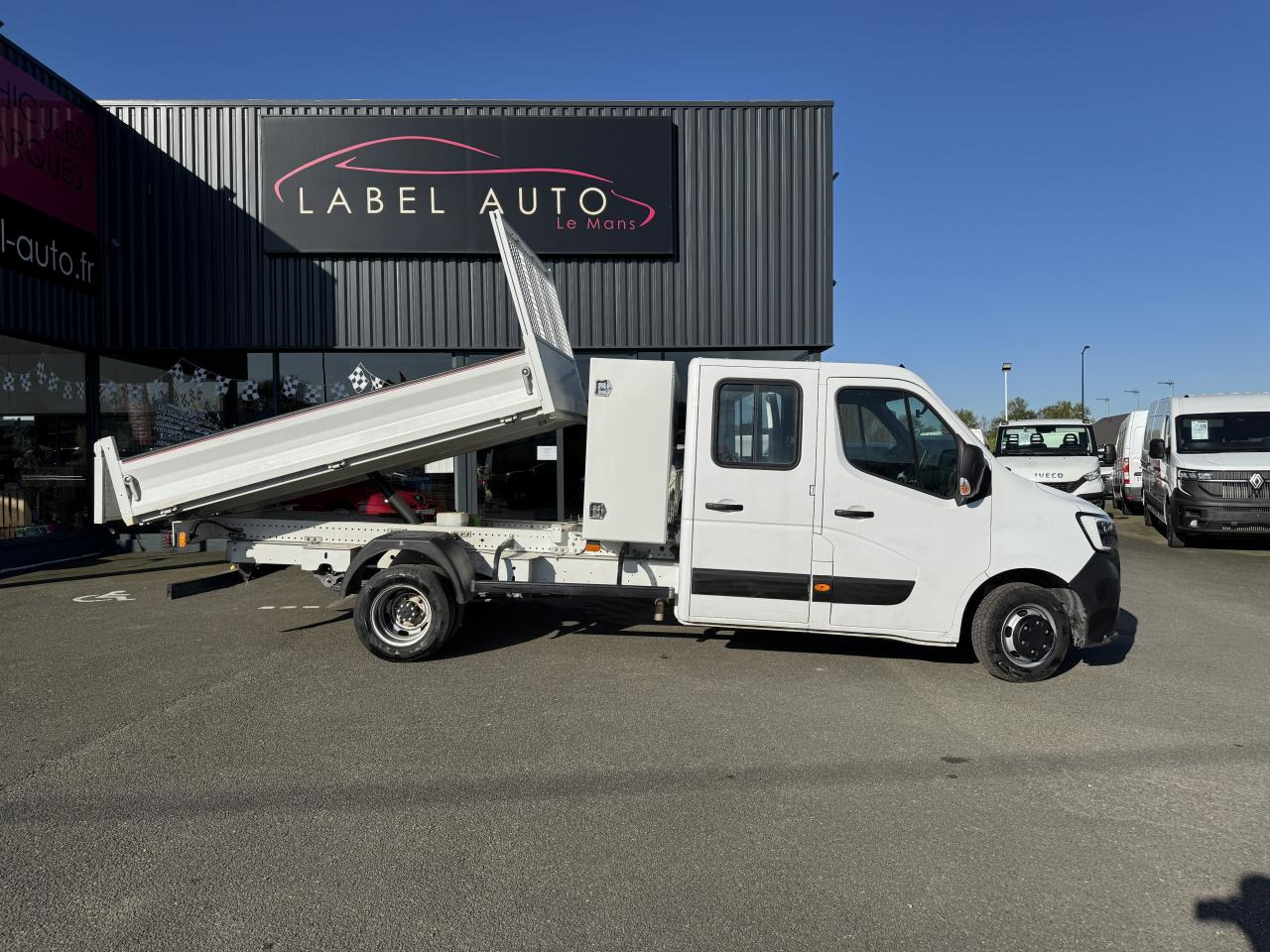 RENAULT MASTER 3T5 BENNE + COFFRE RJ DOUBLE CABINE 6 PL 2.3 DCI 130 CH CONFORT - Tipper van: picture 1 RENAULT MASTER 3T5 BENNE + COFFRE RJ DOUBLE CABINE 6 PL 2.3 DCI 130 CH CONFORT - Tipper van: picture 1