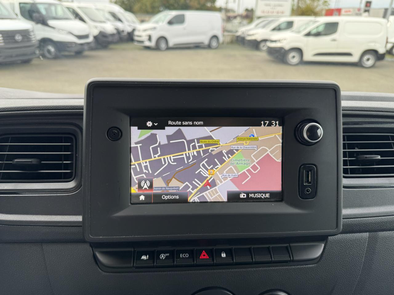 Closed box van RENAULT MASTER 3T5 CAISSE 20M3 HAYON 2.3 DCI 145CH CONFORT: picture 10 Closed box van RENAULT MASTER 3T5 CAISSE 20M3 HAYON 2.3 DCI 145CH CONFORT: picture 10