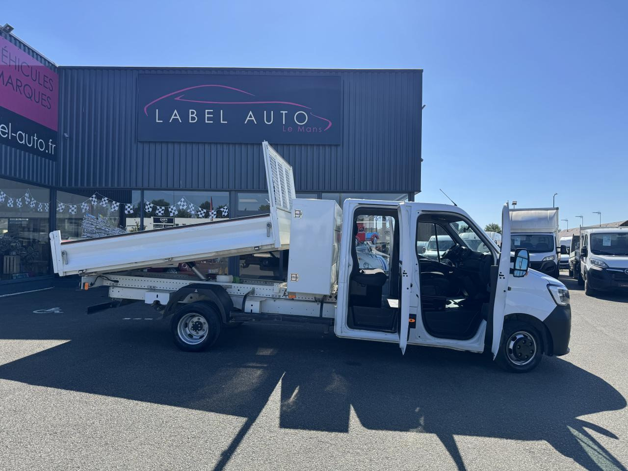 Renault Master RENAULT 3T5 BENNE + COFFRE RJ DOUBLE CABINE 6 PL 2.3 DCI 130 CH CONFORT + GPS + REGUL + CLIM - Tipper van: picture 1 Renault Master RENAULT 3T5 BENNE + COFFRE RJ DOUBLE CABINE 6 PL 2.3 DCI 130 CH CONFORT + GPS + REGUL + CLIM - Tipper van: picture 1