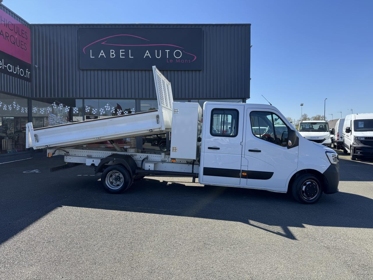 Renault Master RENAULT 3T5 BENNE + COFFRE RJ DOUBLE CABINE 6 PL 2.3 DCI 130 CH CONFORT + GPS + REGUL + CLIM - Tipper van: picture 1 Renault Master RENAULT 3T5 BENNE + COFFRE RJ DOUBLE CABINE 6 PL 2.3 DCI 130 CH CONFORT + GPS + REGUL + CLIM - Tipper van: picture 1