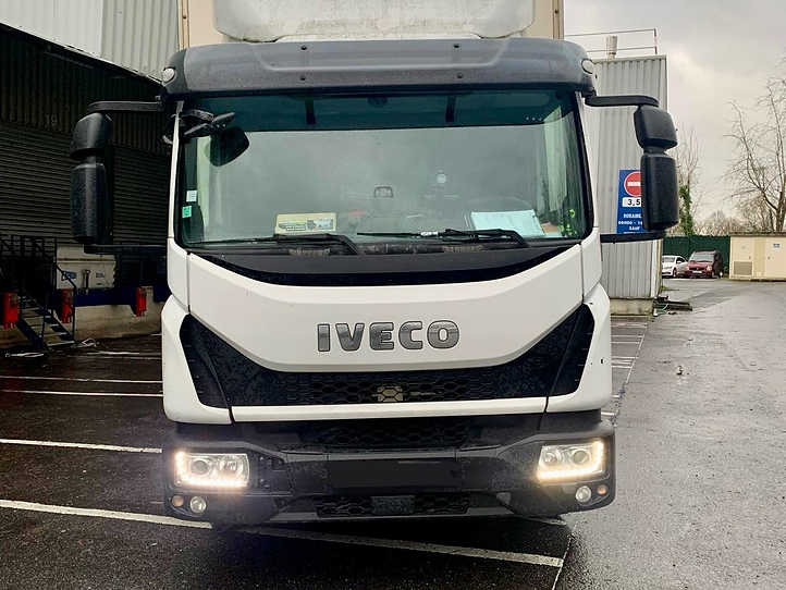 Iveco Eurocargo 120el22 - Box truck: picture 2 Iveco Eurocargo 120el22 - Box truck: picture 2