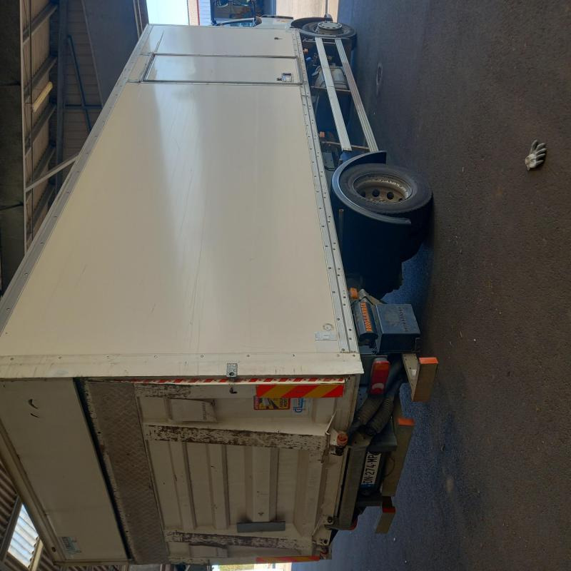 RENAULT MIDLUM 45M3 270 CV - Box truck: picture 5 RENAULT MIDLUM 45M3 270 CV - Box truck: picture 5