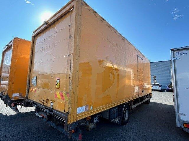 Renault Midlum 180.12 H Extra light Fourgon polyfond avec Hayon repliable - Box truck: picture 4 Renault Midlum 180.12 H Extra light Fourgon polyfond avec Hayon repliable - Box truck: picture 4