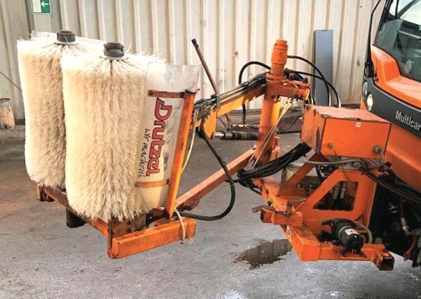 Leitpfostenwaschgerät Drutzel LWG-M-SR Leitpfostenwaschmaschine Schmidt Passend für Multicar Unimog - Broom: picture 1 Leitpfostenwaschgerät Drutzel LWG-M-SR Leitpfostenwaschmaschine Schmidt Passend für Multicar Unimog - Broom: picture 1