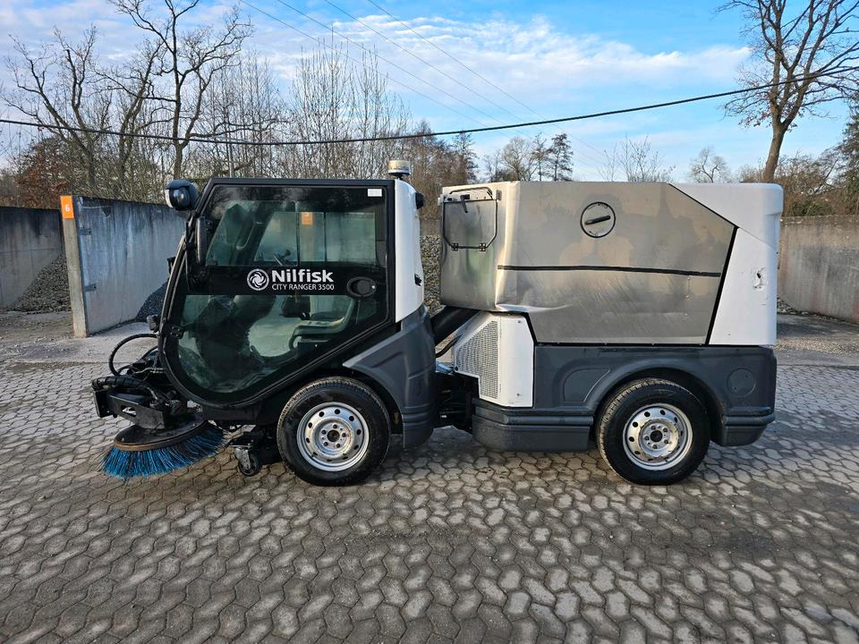 Nilfisk City Ranger 3500 Kehrmaschine Straßenkehrmaschine mit Schmidt Bediendisplay Hako Kehreinheit - Road sweeper: picture 2 Nilfisk City Ranger 3500 Kehrmaschine Straßenkehrmaschine mit Schmidt Bediendisplay Hako Kehreinheit - Road sweeper: picture 2