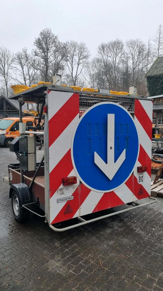 Nissen A31 LED Absperrtafel mit GPS Dora Funkwarnmeldeanlage FAT Verkehrsleittafel Verkehrsleitanhänger Verkehrssicherungsanhänger Leitanhänger Leittafel - Construction equipment, Trailer: picture 1 Nissen A31 LED Absperrtafel mit GPS Dora Funkwarnmeldeanlage FAT Verkehrsleittafel Verkehrsleitanhänger Verkehrssicherungsanhänger Leitanhänger Leittafel - Construction equipment, Trailer: picture 1