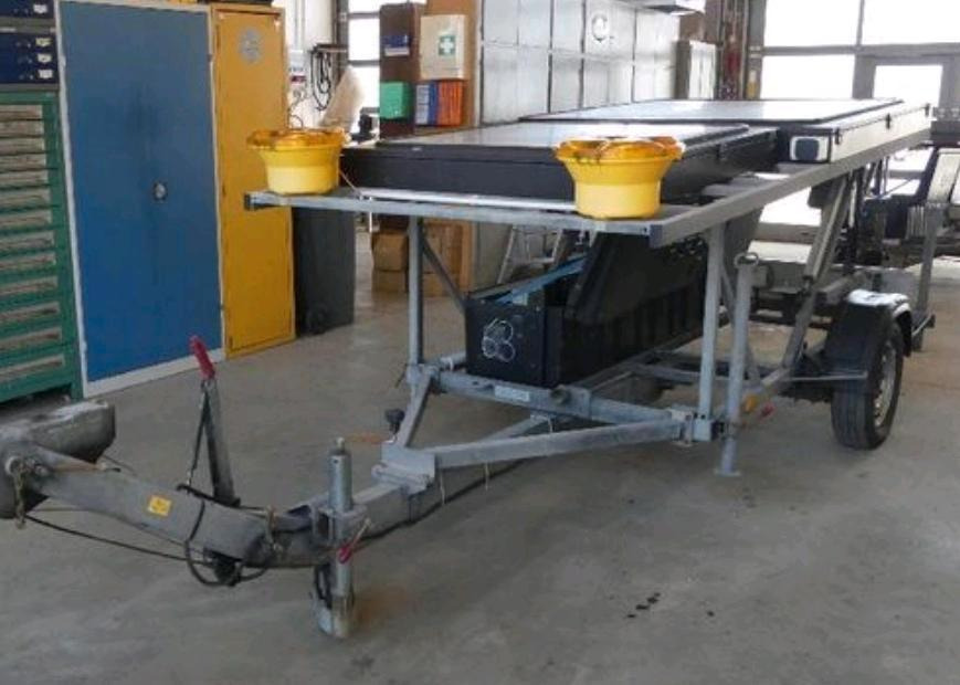 Nissen LED Vorwarntafel VLT Verkehrsleittafel Leittafel Sicherungsanhänger Verkehrsleitanhänger Verkehrssicherungsanhänger Verkehrsleitanhänger Verkehrsleittafel - Construction equipment, Trailer: picture 1 Nissen LED Vorwarntafel VLT Verkehrsleittafel Leittafel Sicherungsanhänger Verkehrsleitanhänger Verkehrssicherungsanhänger Verkehrsleitanhänger Verkehrsleittafel - Construction equipment, Trailer: picture 1