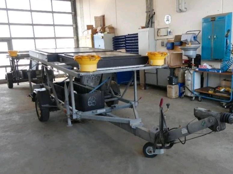 Nissen LED Vorwarntafel VLT Verkehrsleittafel Leittafel Sicherungsanhänger Verkehrsleitanhänger Verkehrssicherungsanhänger Verkehrsleitanhänger Verkehrsleittafel - Construction equipment, Trailer: picture 2 Nissen LED Vorwarntafel VLT Verkehrsleittafel Leittafel Sicherungsanhänger Verkehrsleitanhänger Verkehrssicherungsanhänger Verkehrsleitanhänger Verkehrsleittafel - Construction equipment, Trailer: picture 2