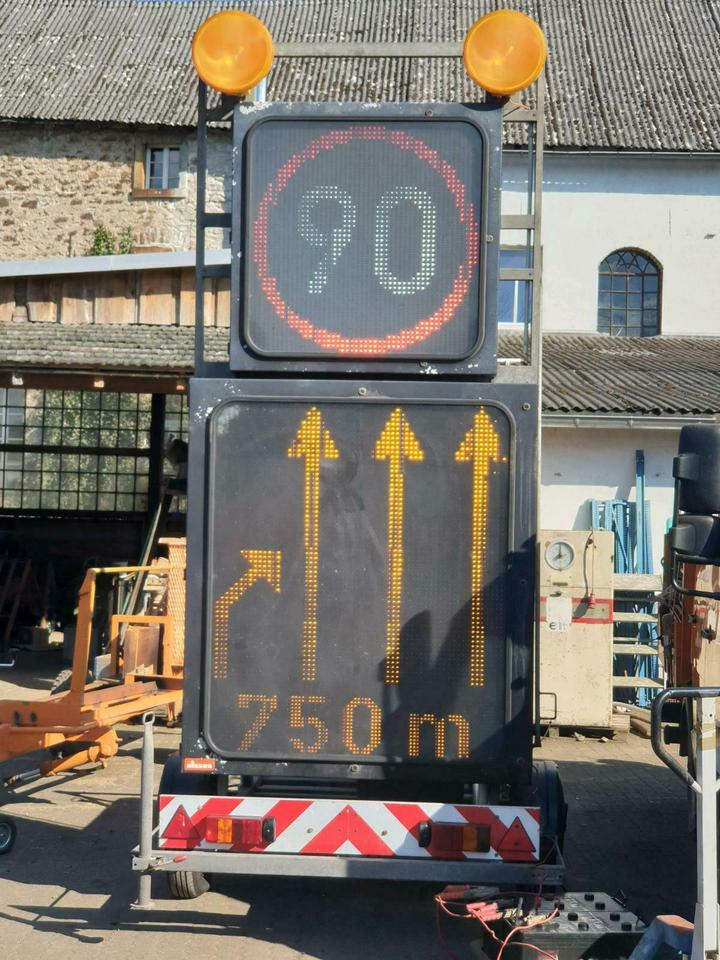 Nissen LED Vorwarntafel Verkehrssicherung Verkehrsleittafel unimo - Construction equipment, Trailer: picture 5 Nissen LED Vorwarntafel Verkehrssicherung Verkehrsleittafel unimo - Construction equipment, Trailer: picture 5