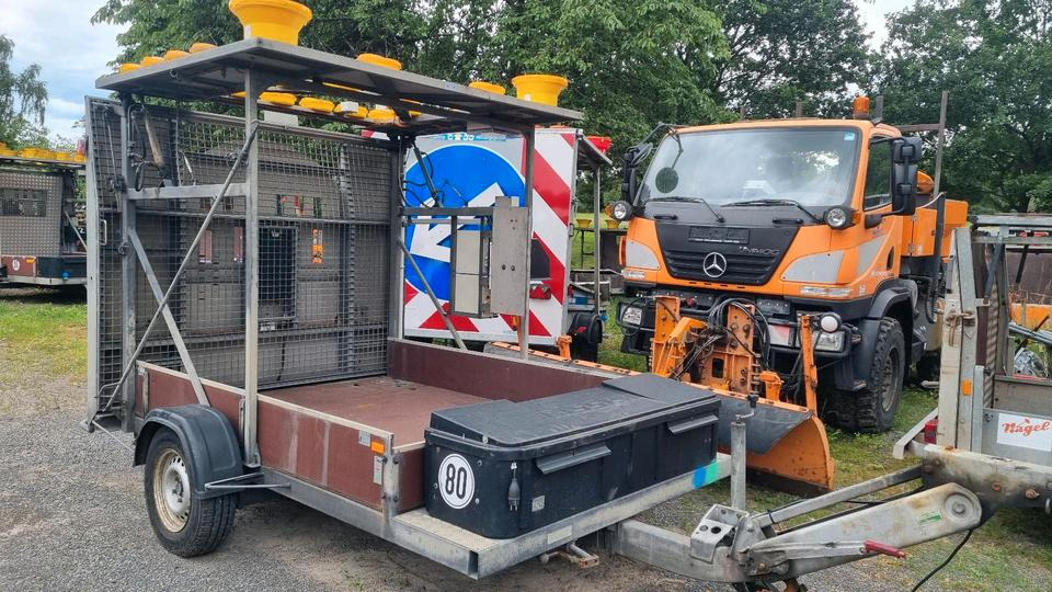 Nissen VZ616 Absperrtafel LED Funkwarnmeldeanlage Sperrwand Sperrtafel Verkehrsleittafel Verkehrsleitanhänger Verkehrssicherungsanhänger Leittafel Verkehrssicherung Vorwarner Vorwarntafel ABT - Construction equipment, Trailer: picture 2 Nissen VZ616 Absperrtafel LED Funkwarnmeldeanlage Sperrwand Sperrtafel Verkehrsleittafel Verkehrsleitanhänger Verkehrssicherungsanhänger Leittafel Verkehrssicherung Vorwarner Vorwarntafel ABT - Construction equipment, Trailer: picture 2