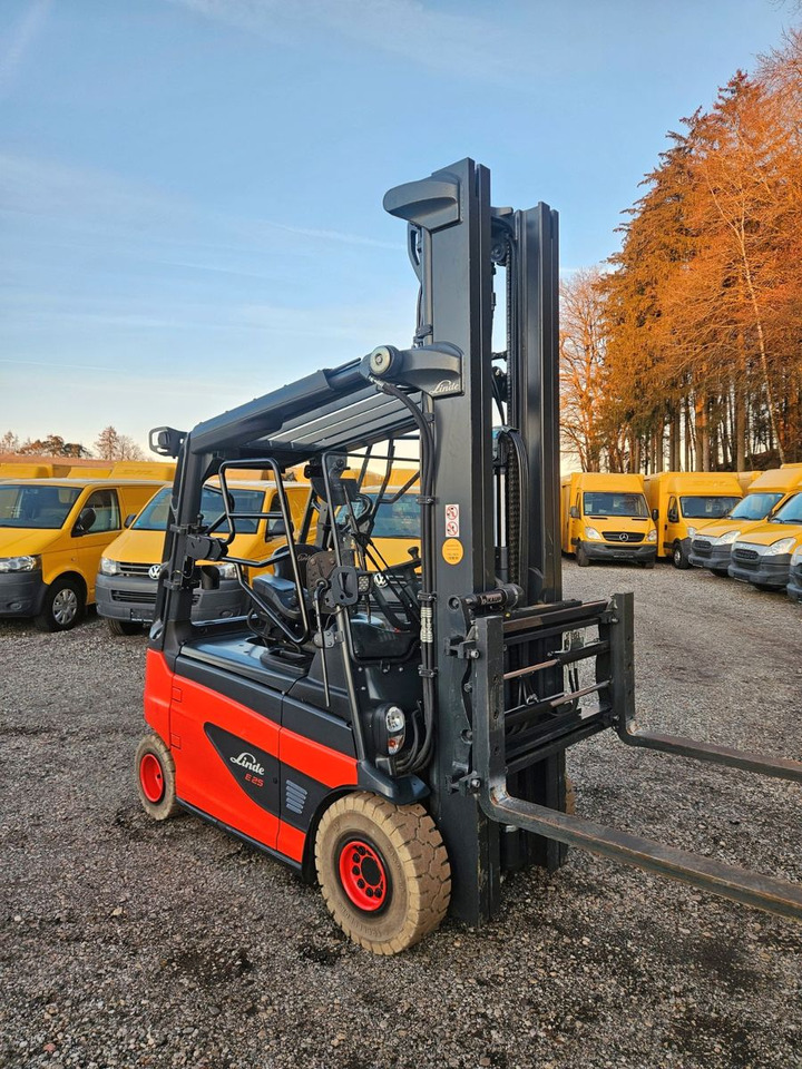 Linde E25 R Roadster , 6.880mm Hubhöhe, StVZO hydr. Zi - Electric forklift: picture 2 Linde E25 R Roadster , 6.880mm Hubhöhe, StVZO hydr. Zi - Electric forklift: picture 2