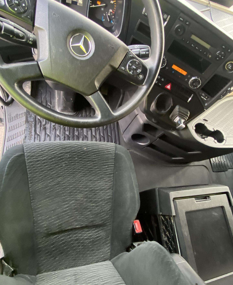 Tractor unit Mercedes-Benz ACTROS 1845 BIG SPACE: picture 6