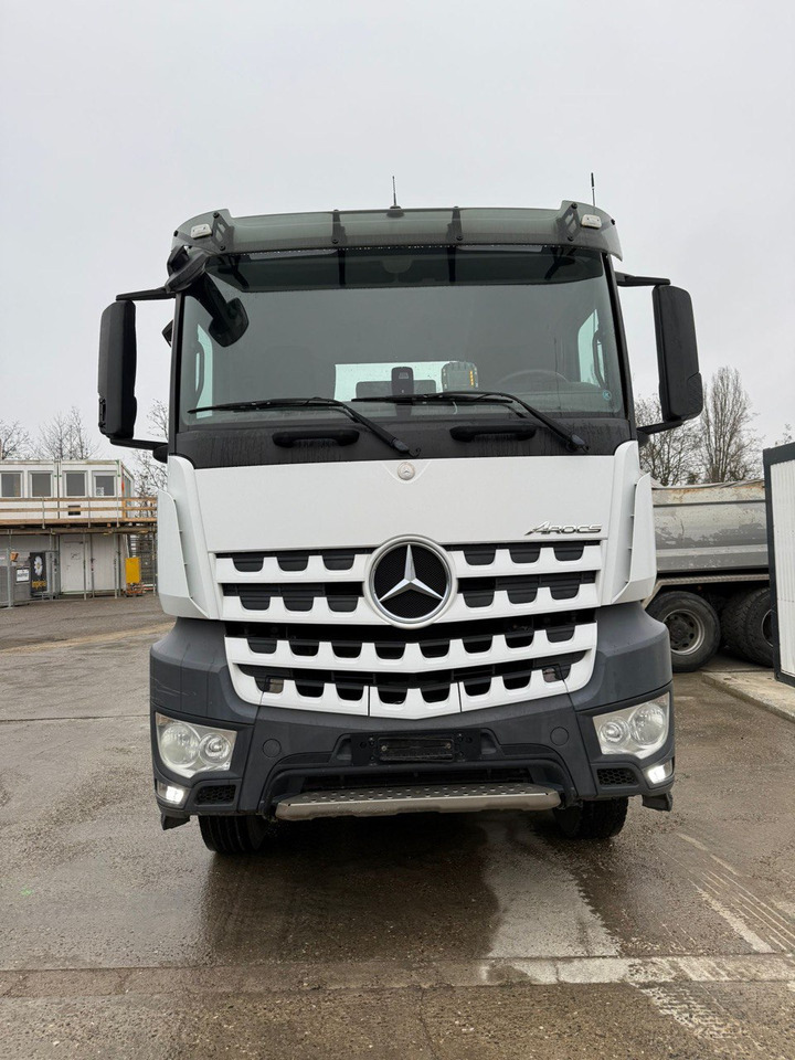 MERCEDES-BENZ Arocs 3245 - Hook lift truck: picture 4 MERCEDES-BENZ Arocs 3245 - Hook lift truck: picture 4
