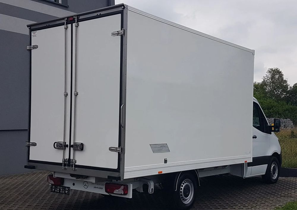 Mercedes-Benz Sprinter KONTENER 8EP 4,11x2,15x2,30 KLIMA 314 CDI MANUAL KRAJOWY - Closed box van: picture 4 Mercedes-Benz Sprinter KONTENER 8EP 4,11x2,15x2,30 KLIMA 314 CDI MANUAL KRAJOWY - Closed box van: picture 4