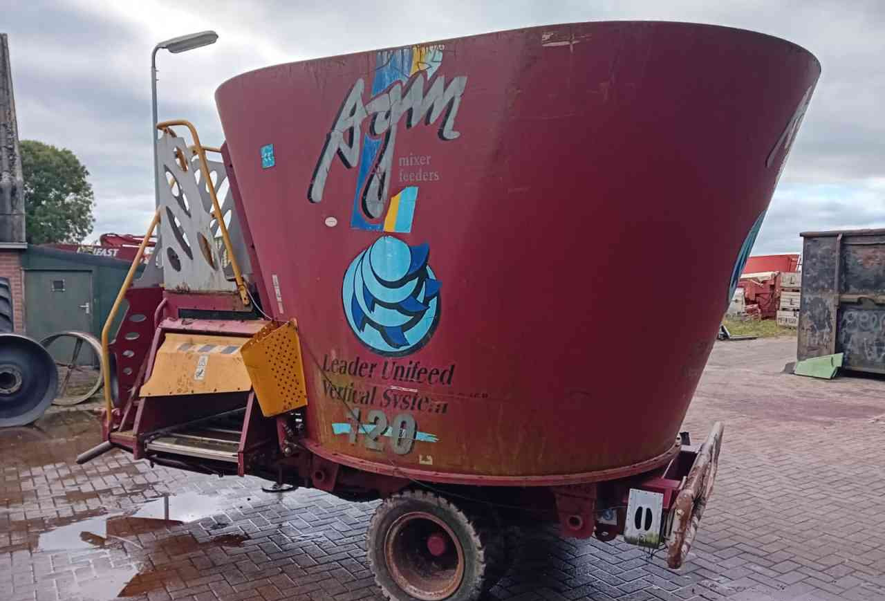 AGM W12 voermengwagen voermachines - Forage mixer wagon: picture 3 AGM W12 voermengwagen voermachines - Forage mixer wagon: picture 3
