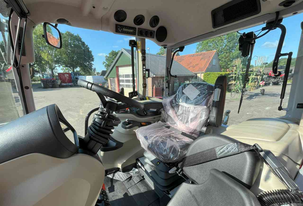 Massey Ferguson 5M.145 Dyna-4 Tractoren - Farm tractor: picture 5 Massey Ferguson 5M.145 Dyna-4 Tractoren - Farm tractor: picture 5